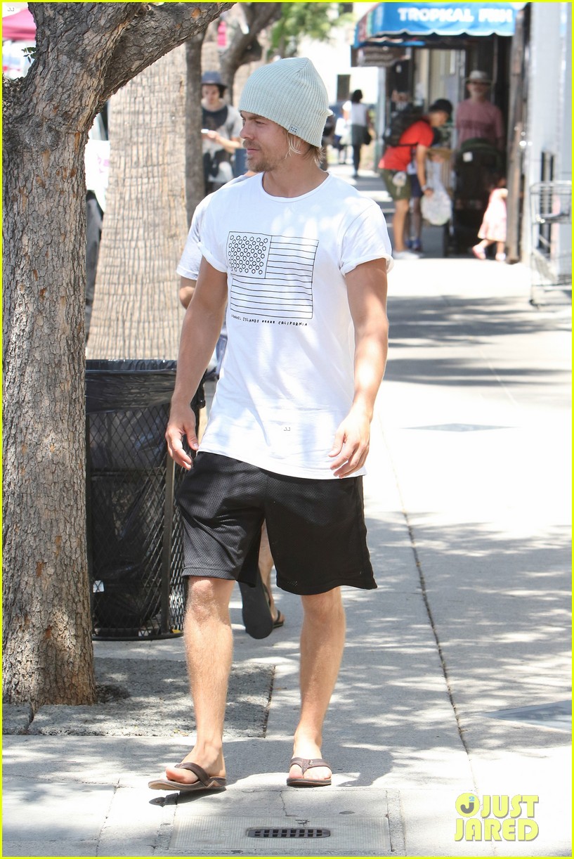 derek hough parties with his mom and sisters61819