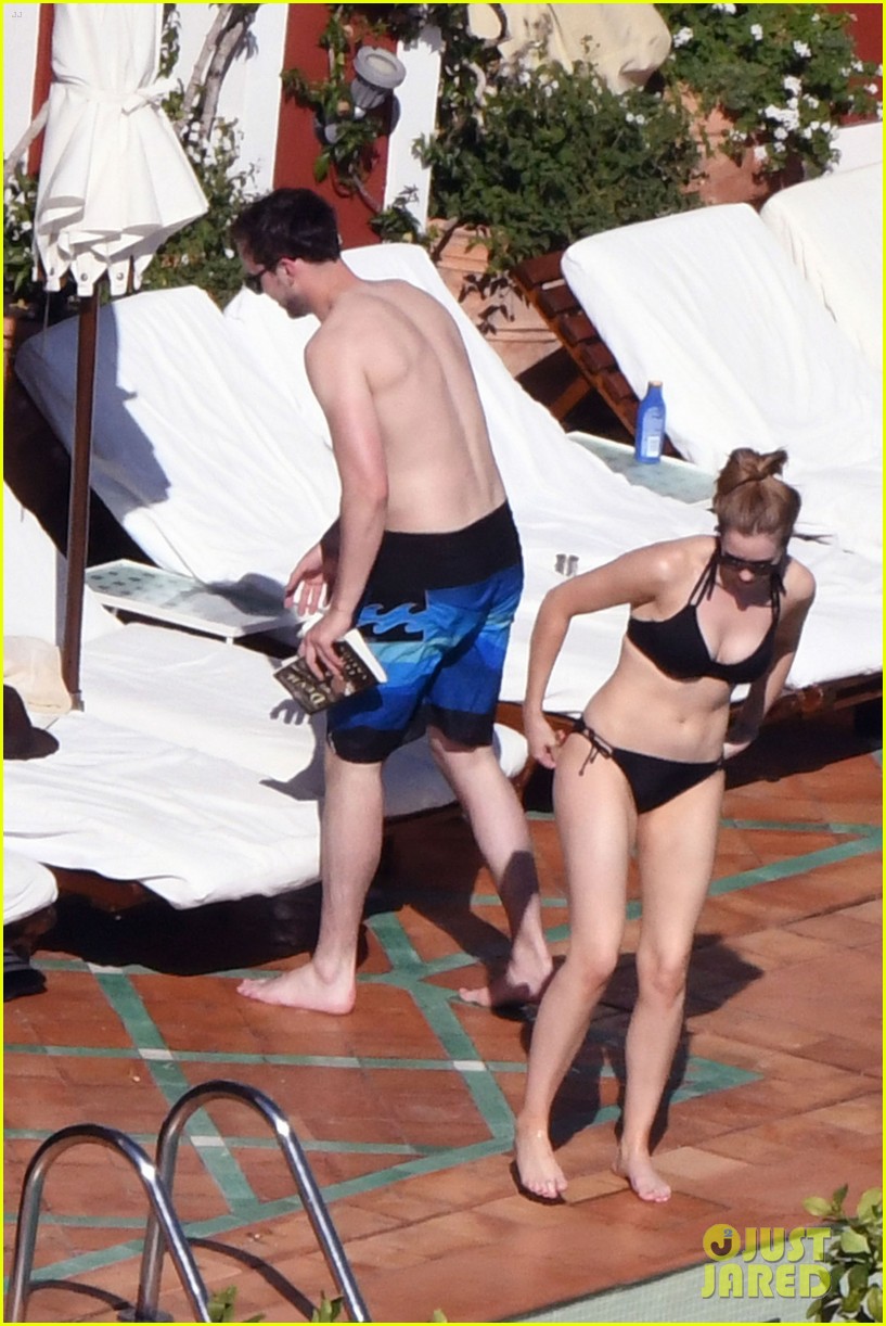 nicholas hoult shirtless by the pool 05