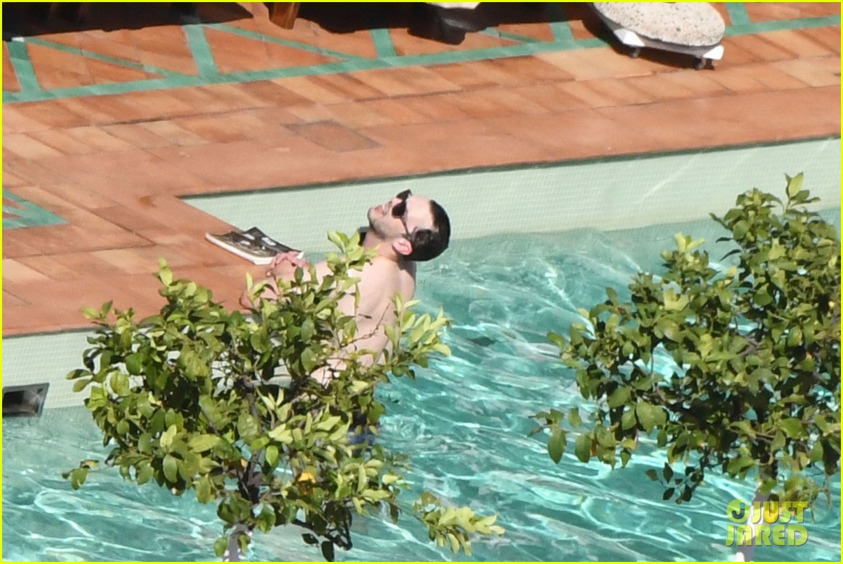 nicholas hoult shirtless by the pool 20