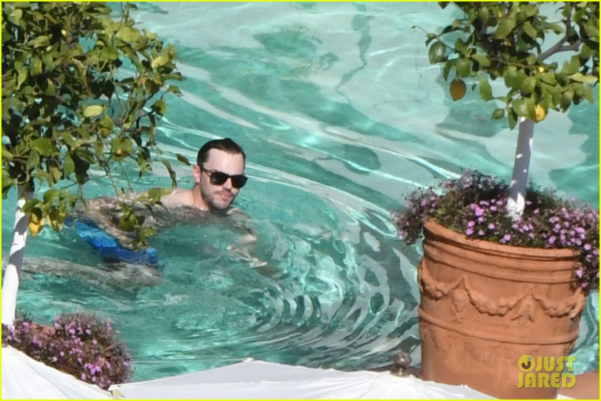 nicholas hoult shirtless by the pool 22