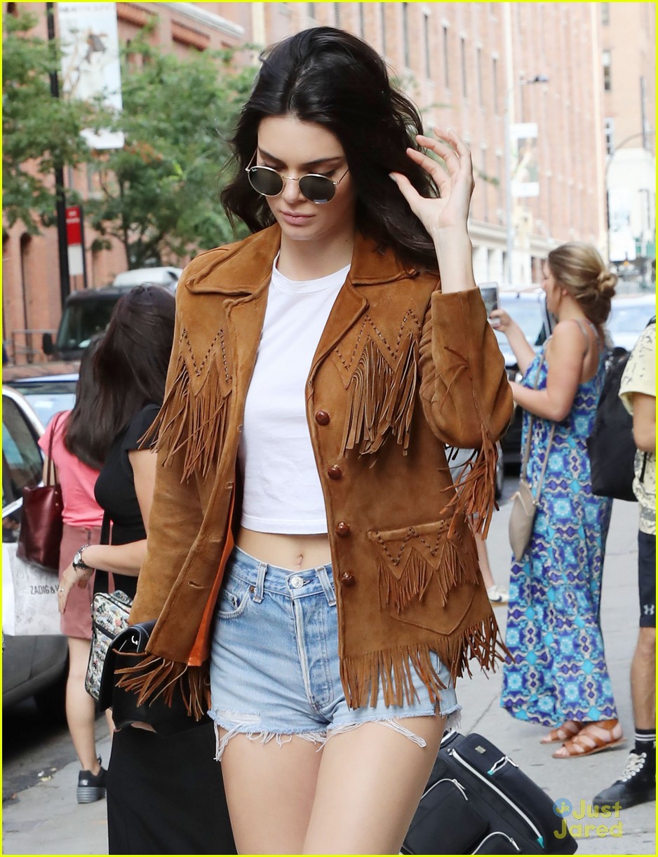 kendall jenner steps out in nyc 21