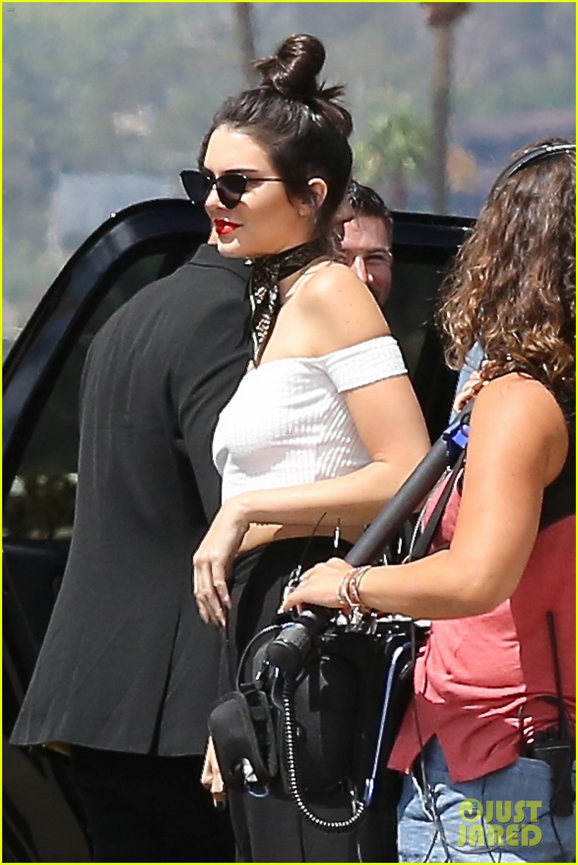 kendall jenner spends the day at the horse races with her family00707