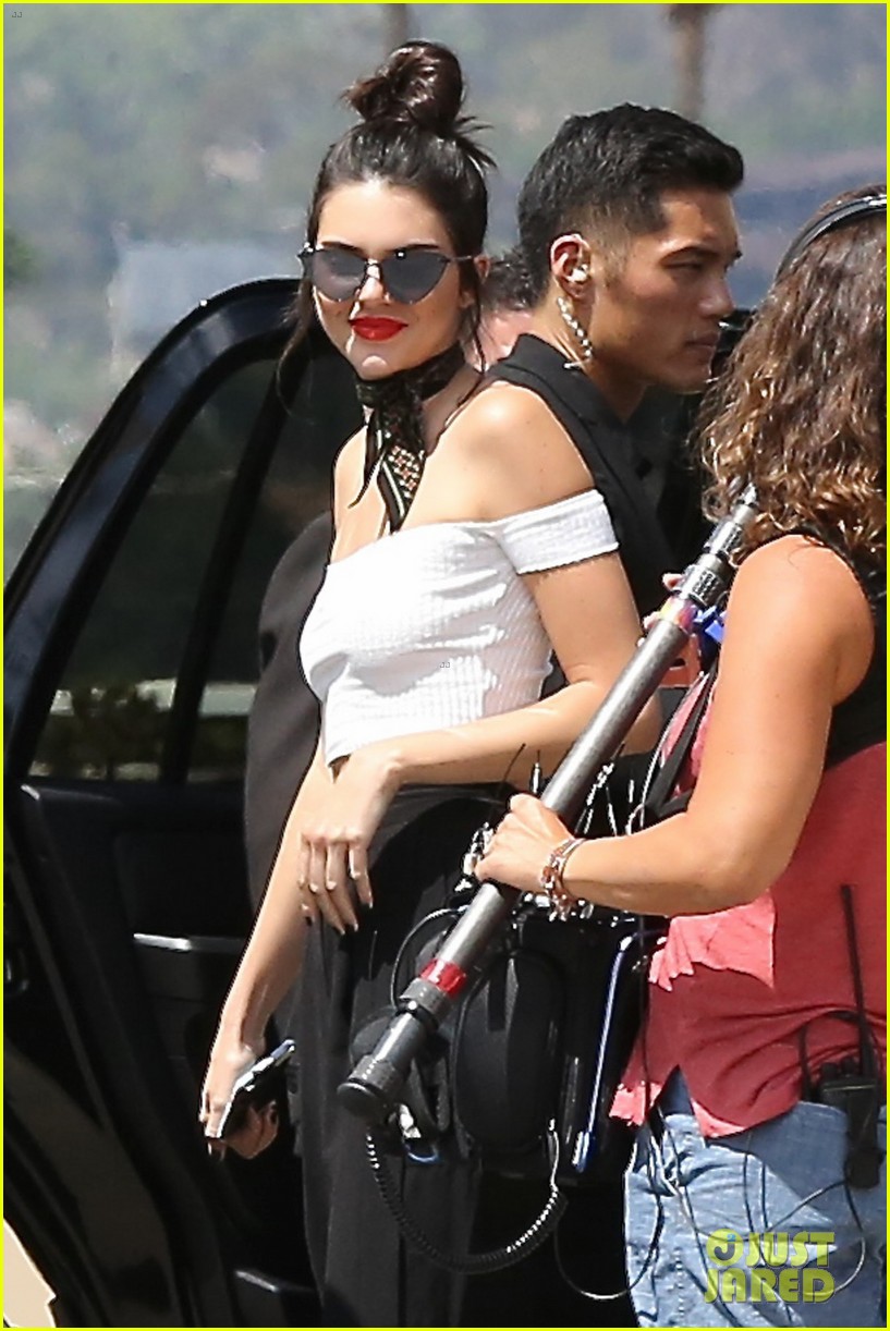 kendall jenner spends the day at the horse races with her family303