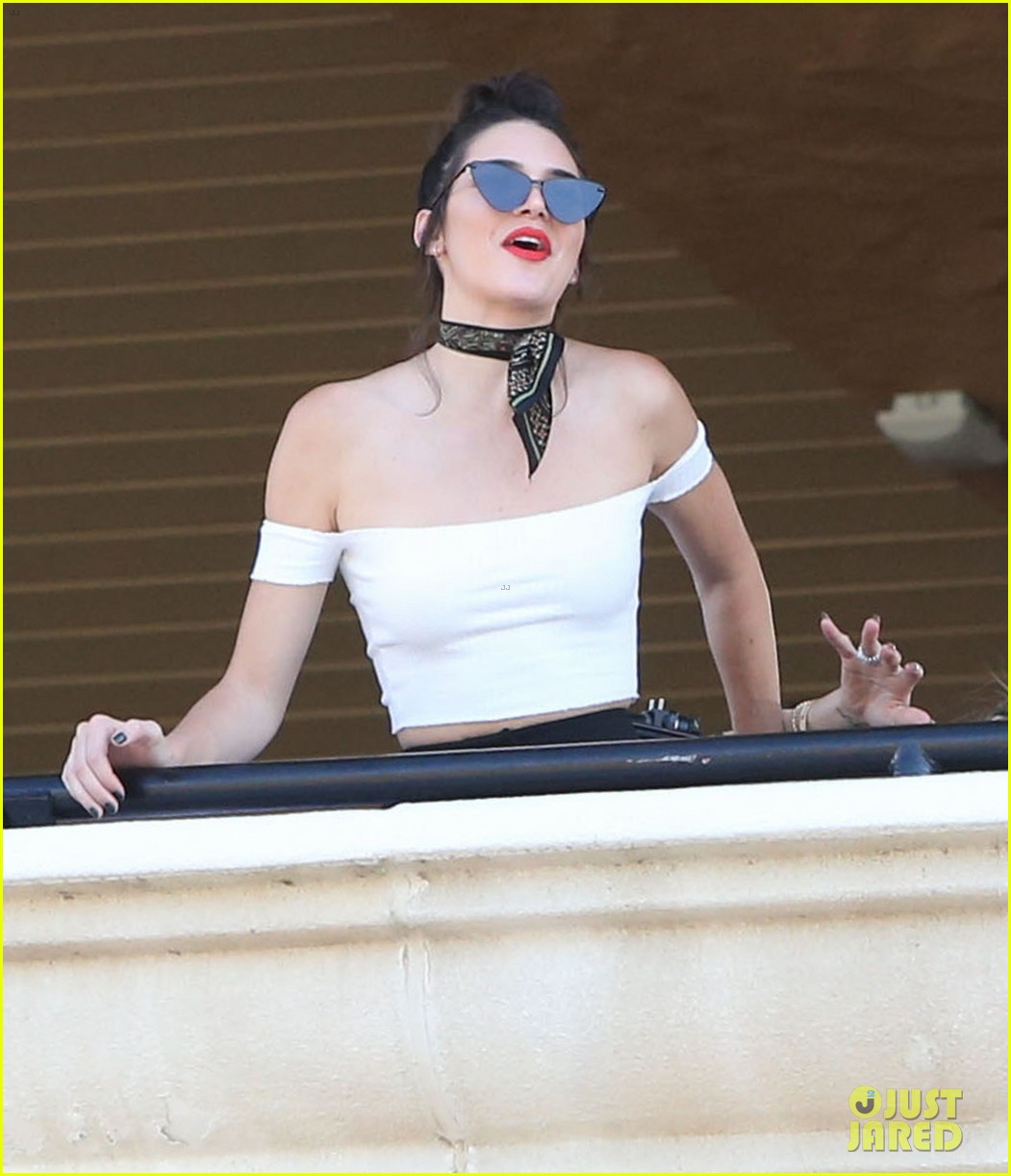 kendall jenner spends the day at the horse races with her family82224