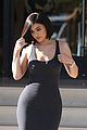 kylie jenner debuts her new short haircut 24