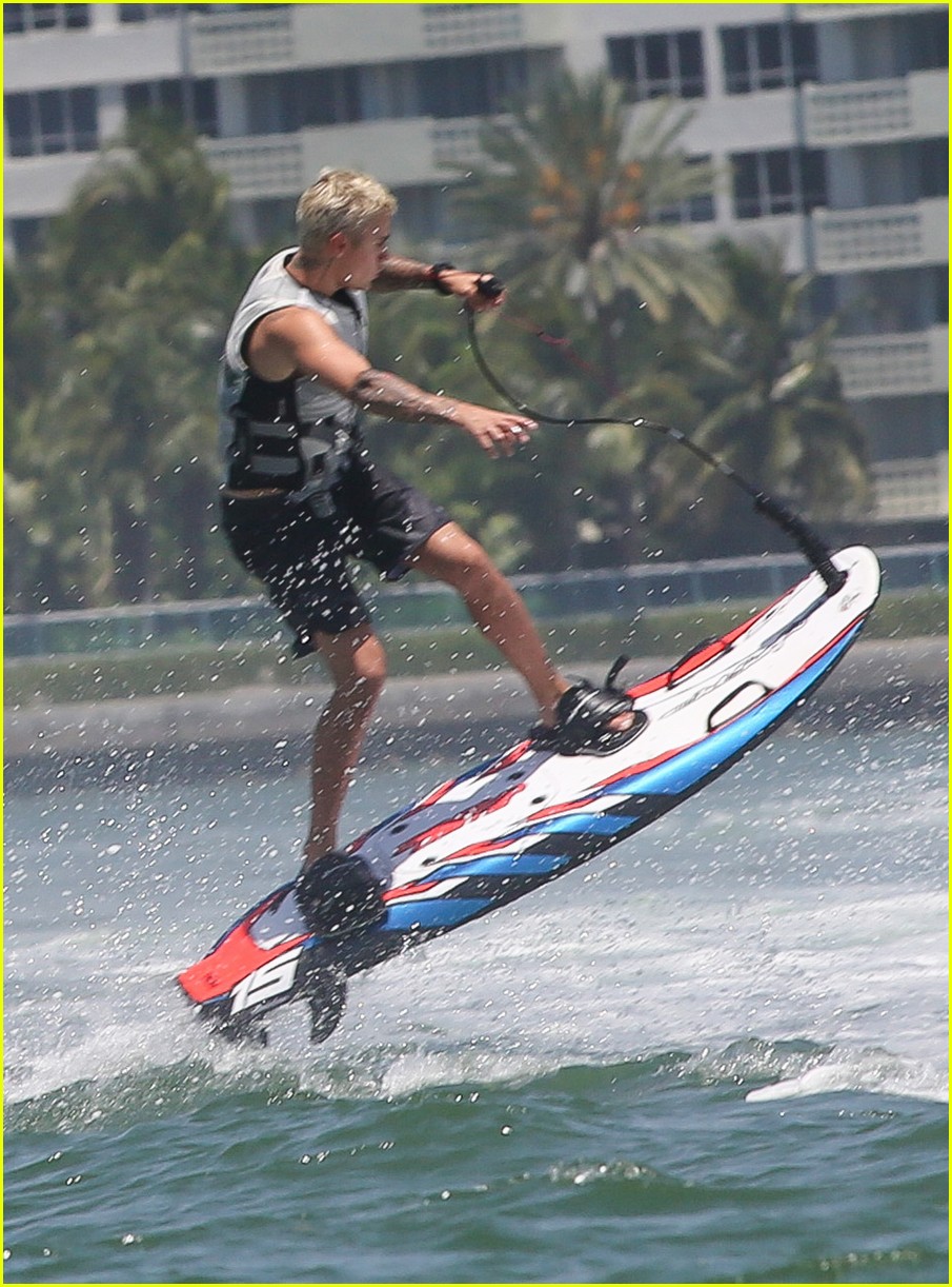 justin bieber hangs on yacht brother jaxon and female friend 03