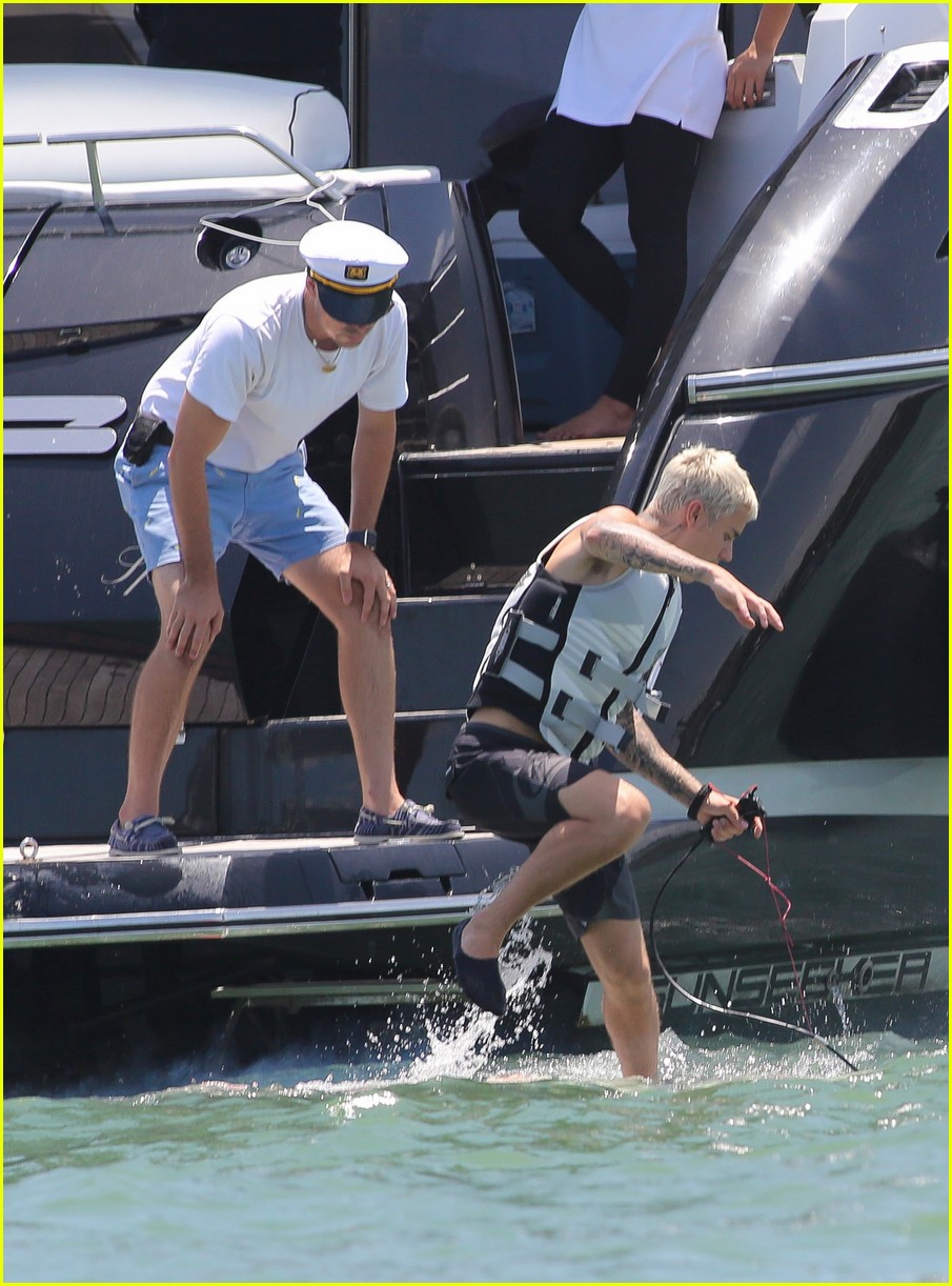 justin bieber hangs on yacht brother jaxon and female friend 09
