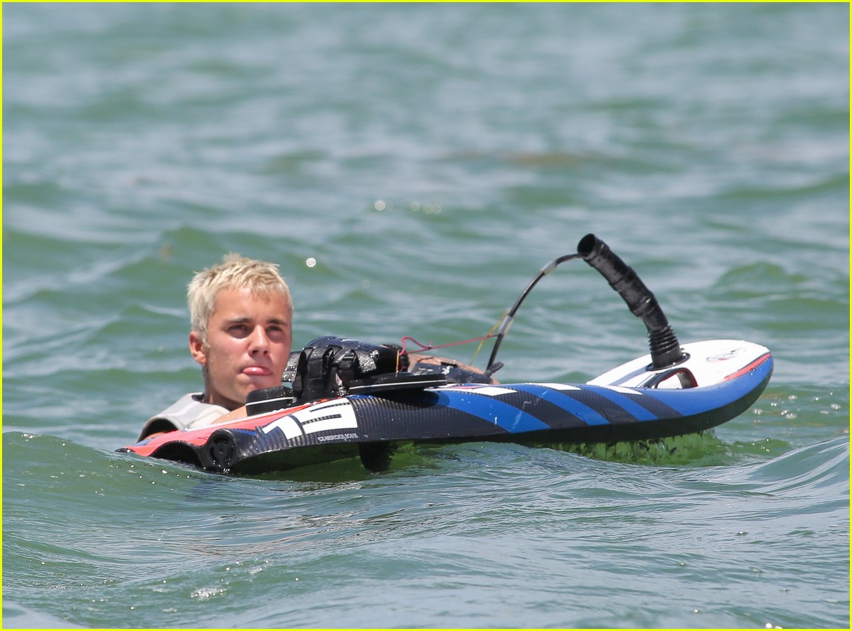 justin bieber hangs on yacht brother jaxon and female friend 10