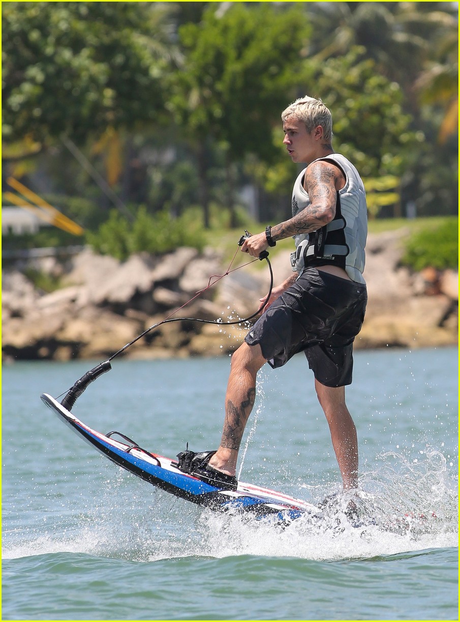 justin bieber hangs on yacht brother jaxon and female friend 15