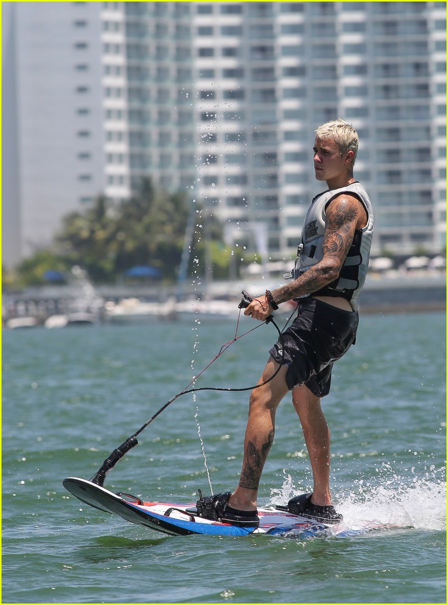justin bieber hangs on yacht brother jaxon and female friend 27