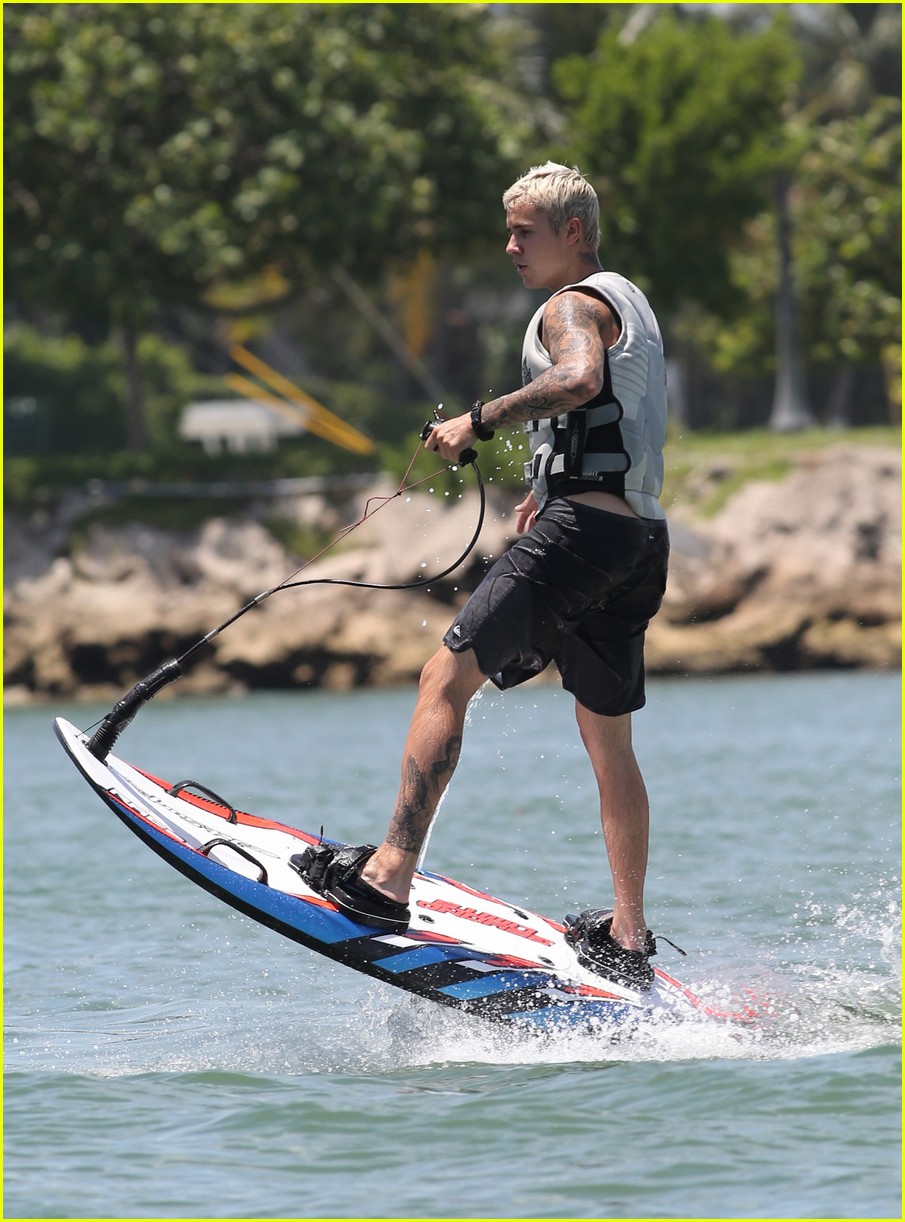 justin bieber hangs on yacht brother jaxon and female friend 31