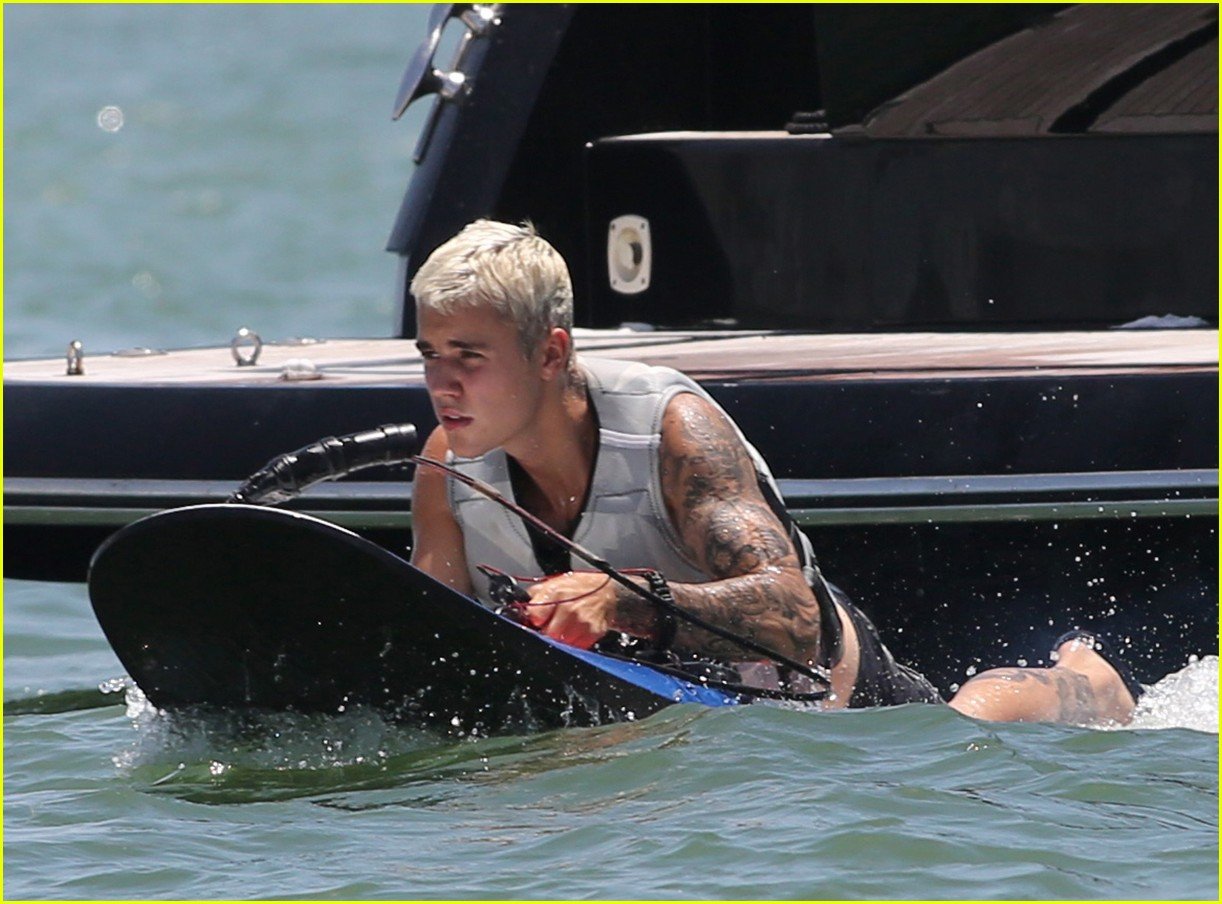 justin bieber hangs on yacht brother jaxon and female friend 36