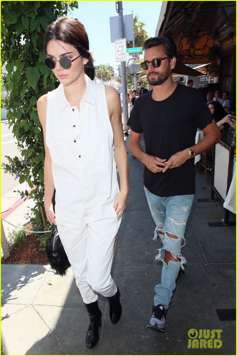 kendall jenner grabs lunch wiith scott disick holiday weekend 01