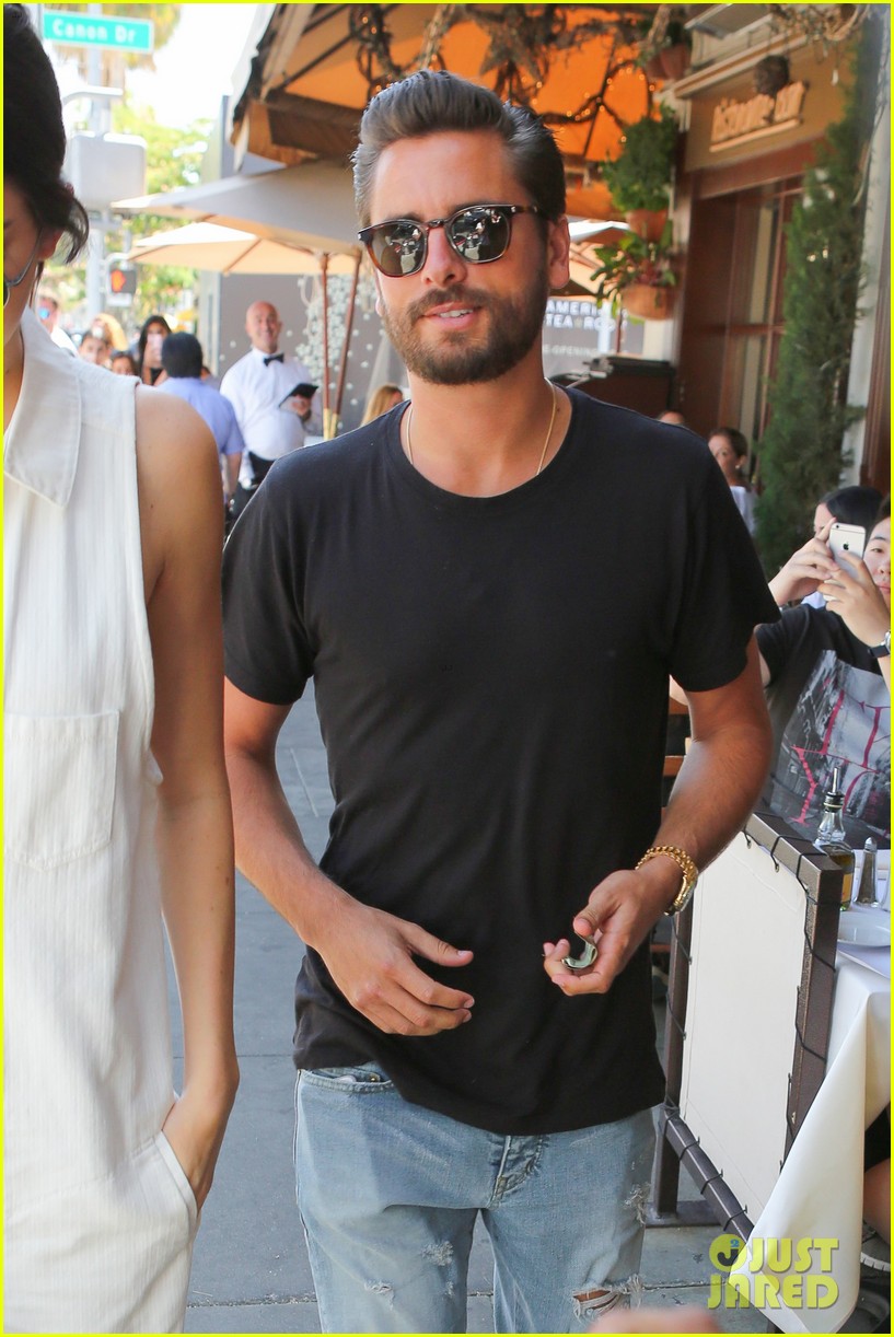 kendall jenner grabs lunch wiith scott disick holiday weekend 26