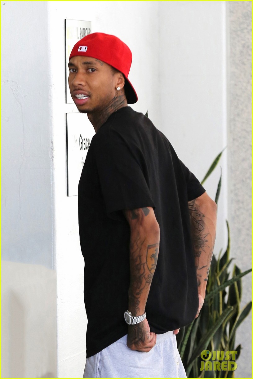 kylie jenner runs errands with tyga after calling him her husband 03
