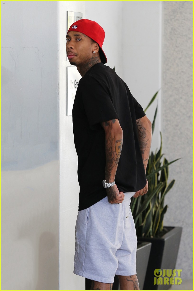 kylie jenner runs errands with tyga after calling him her husband 21