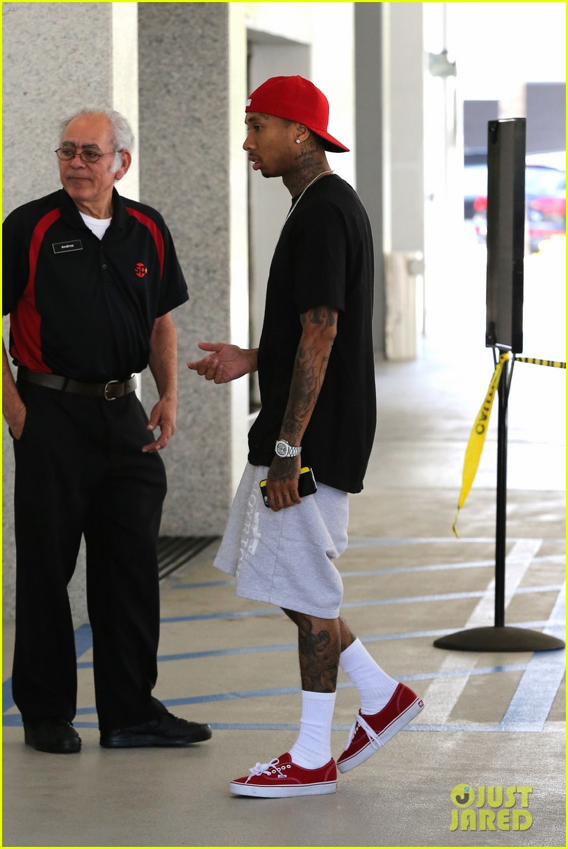 kylie jenner runs errands with tyga after calling him her husband 26