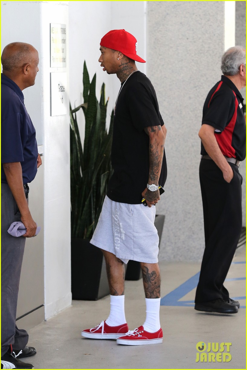 kylie jenner runs errands with tyga after calling him her husband 31