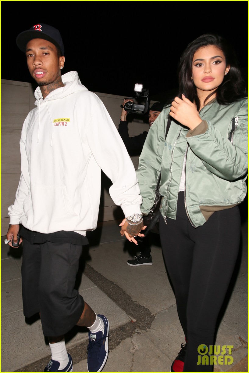 kylie jenner stayed at a photo shoot for gfive extra hours 02