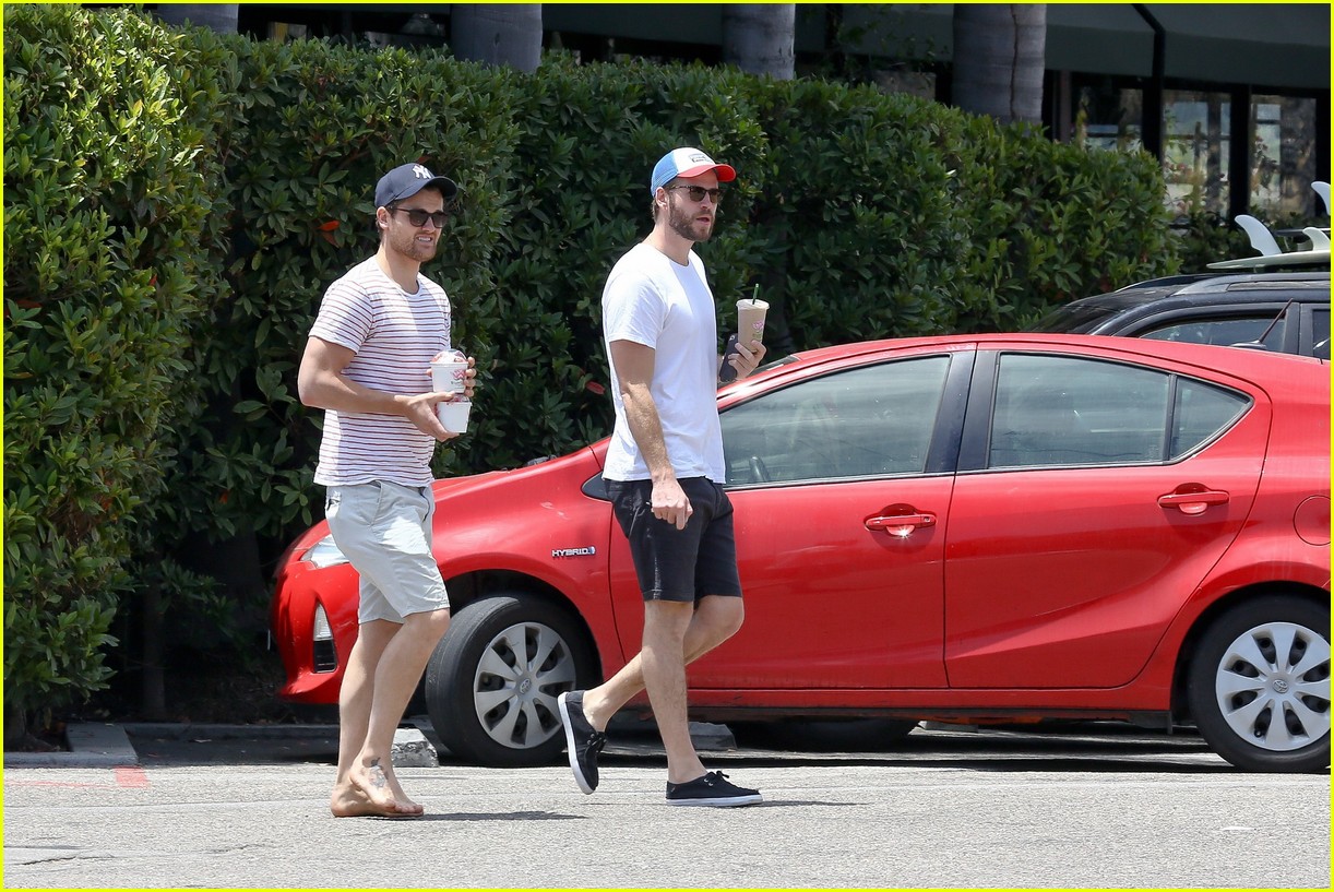 liam hemsworth steps out after spending holiday weekend with miley cyrus 07