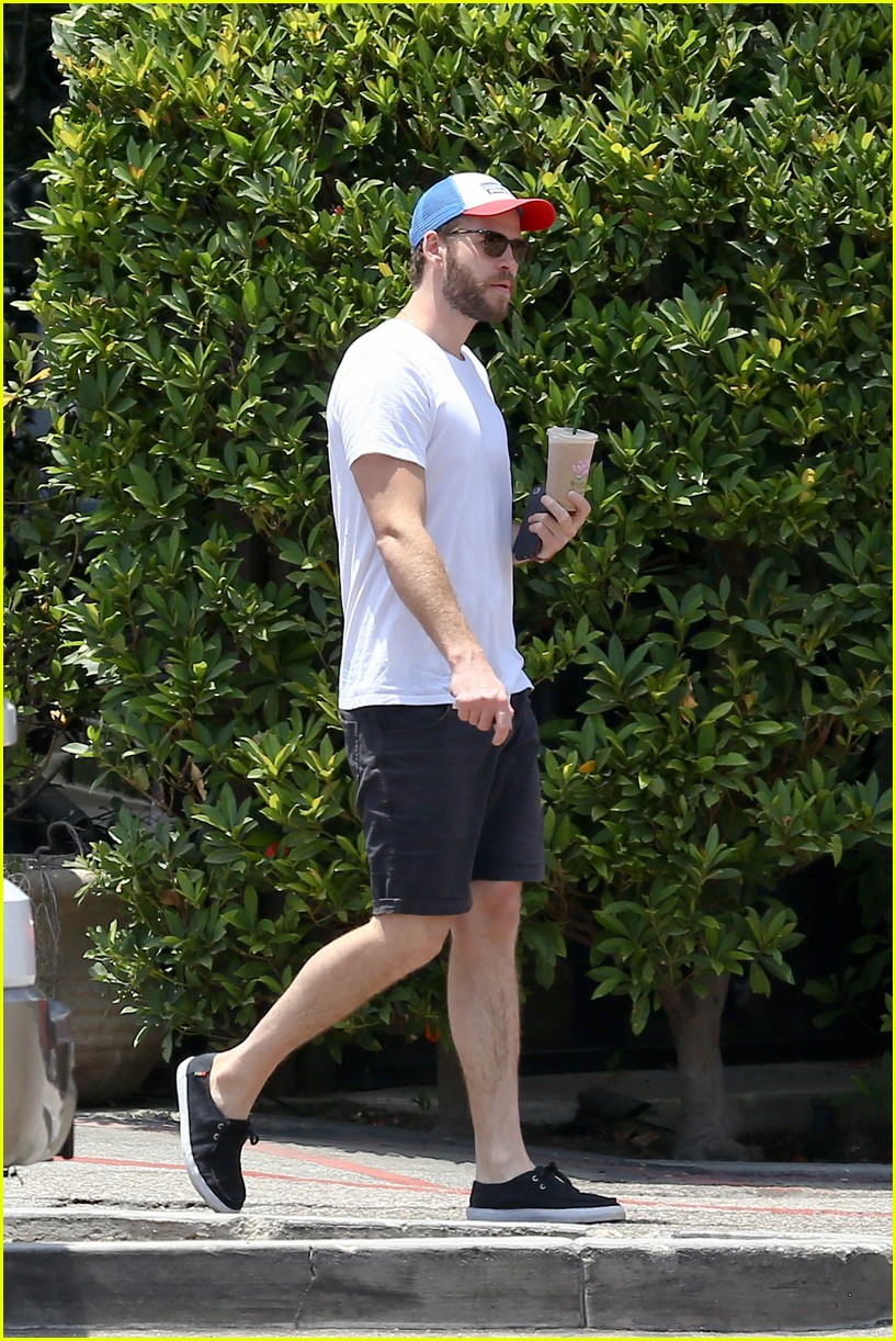 liam hemsworth steps out after spending holiday weekend with miley cyrus 08