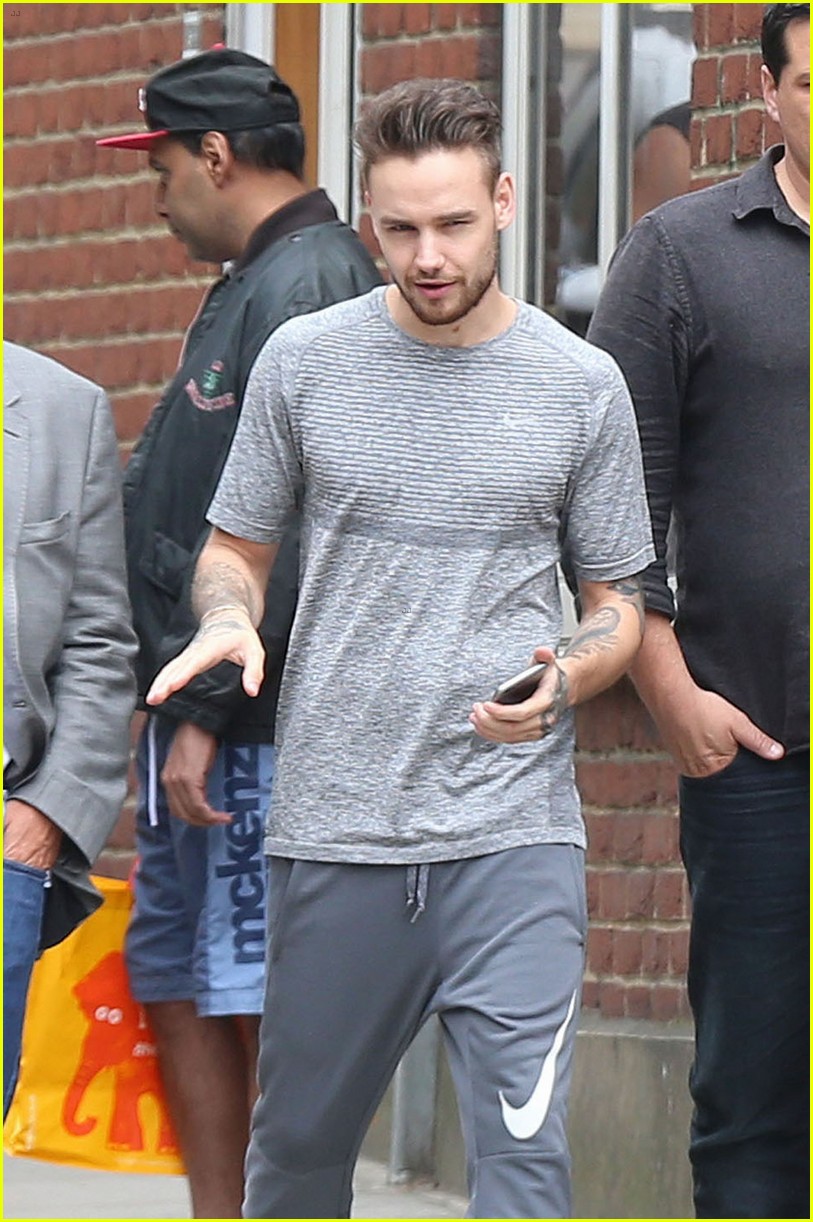 liam payne heads to studio after announcing record deal 02