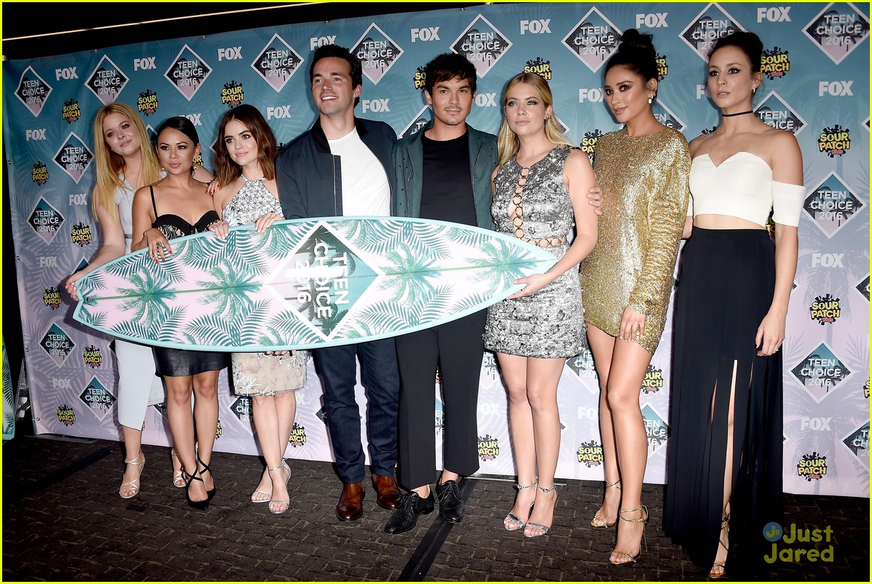 pretty little liars win everything teen choice awards 02