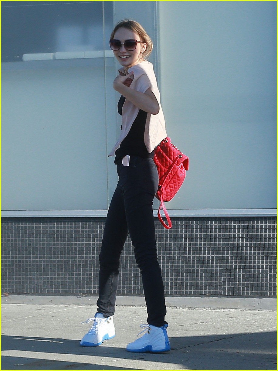 lily rose depp has a casual lunch in hollywood 06