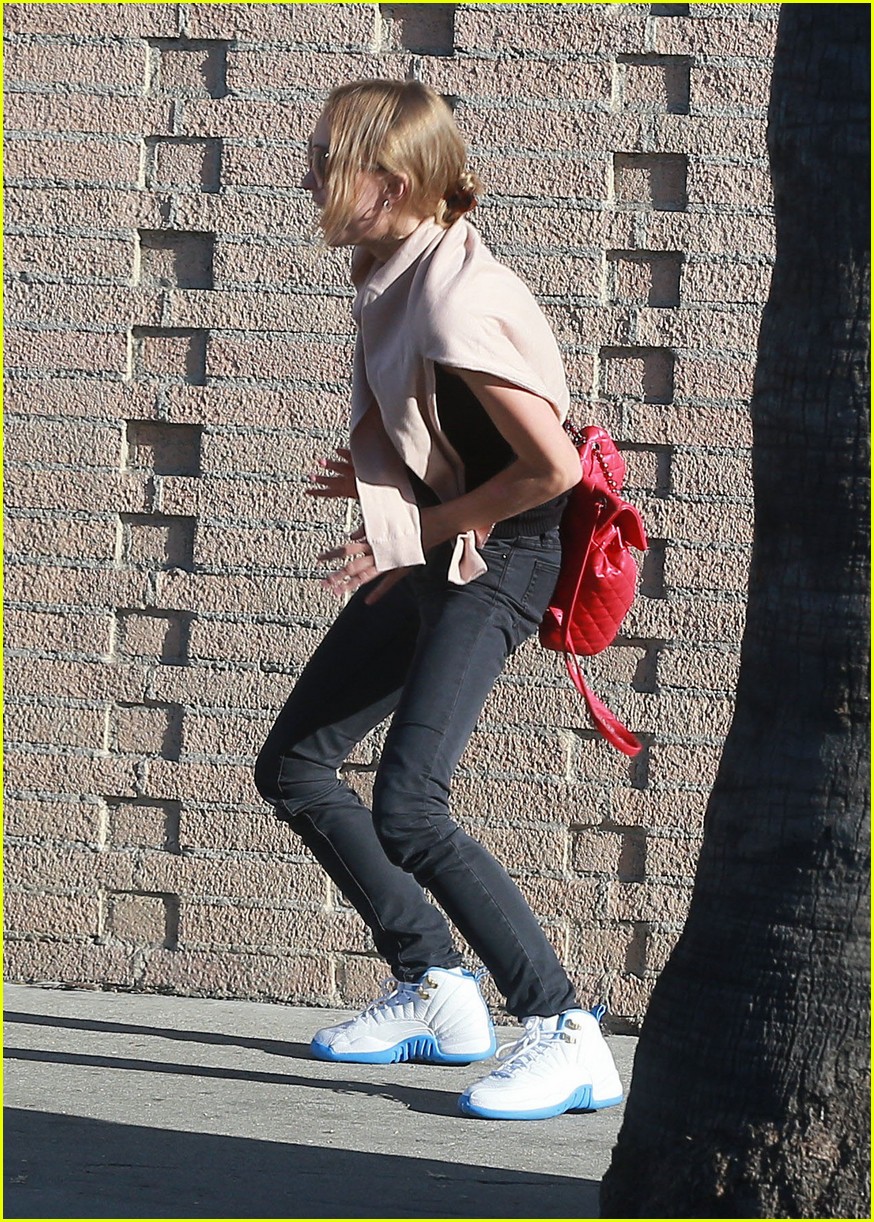lily rose depp has a casual lunch in hollywood 09