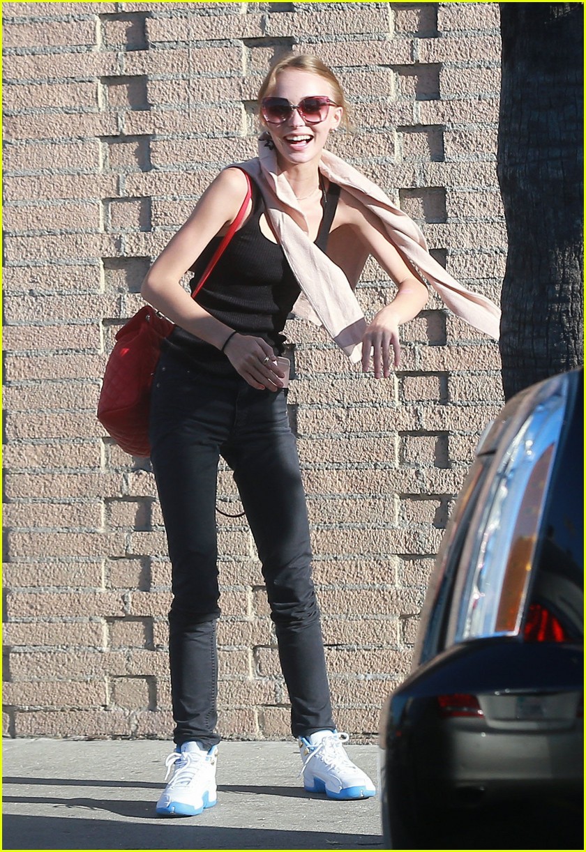 lily rose depp has a casual lunch in hollywood 10