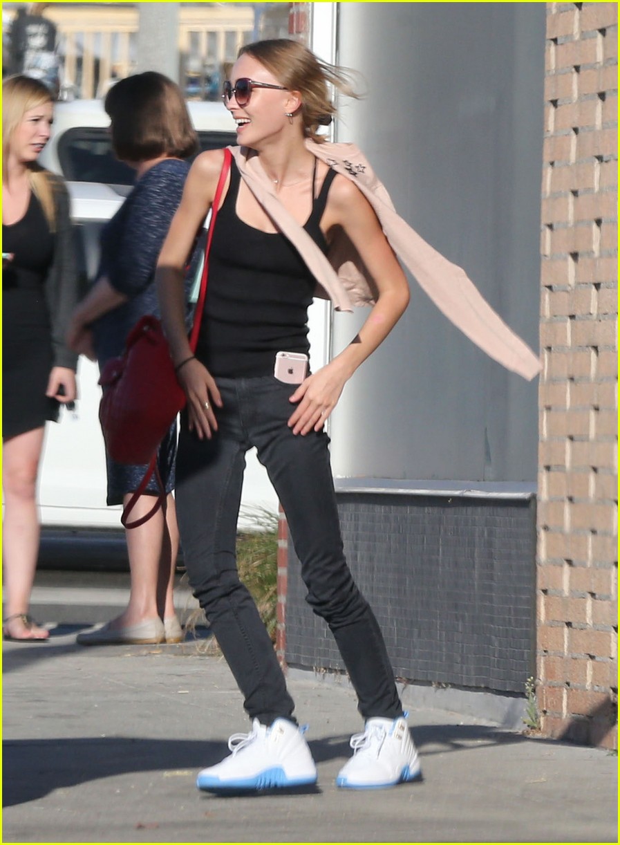 lily rose depp has a casual lunch in hollywood 11