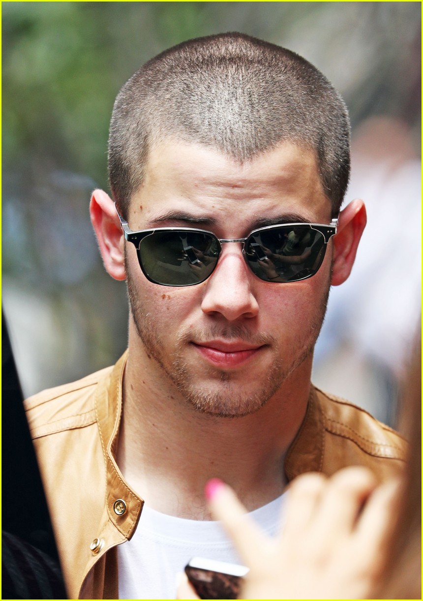 nick jonas opens up about deciding to tour with demi lovato 02
