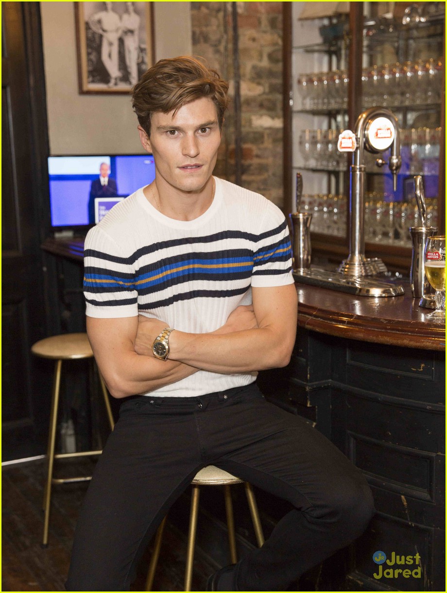 oliver cheshire admits hes pixie lott biggest fan 01