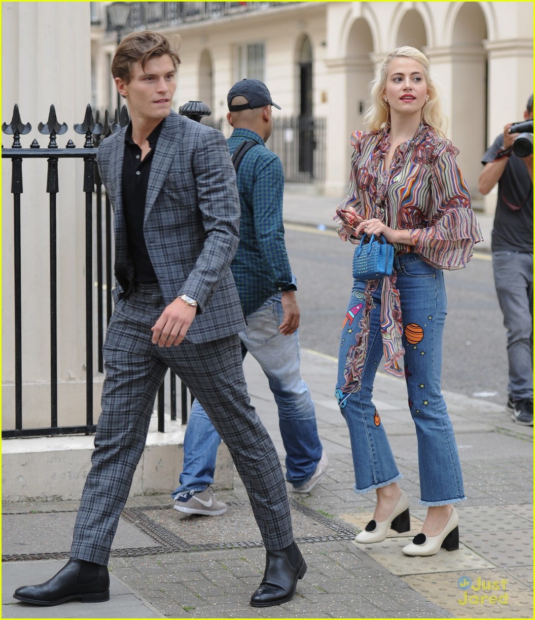 oliver cheshire admits hes pixie lott biggest fan 10
