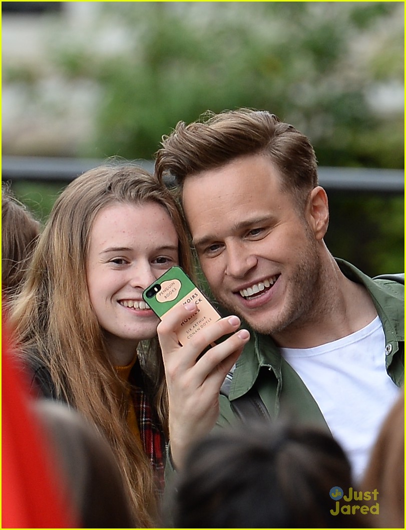 olly murs kissing fans radio tour stop 04