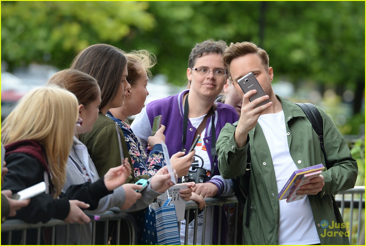 olly murs kissing fans radio tour stop 09