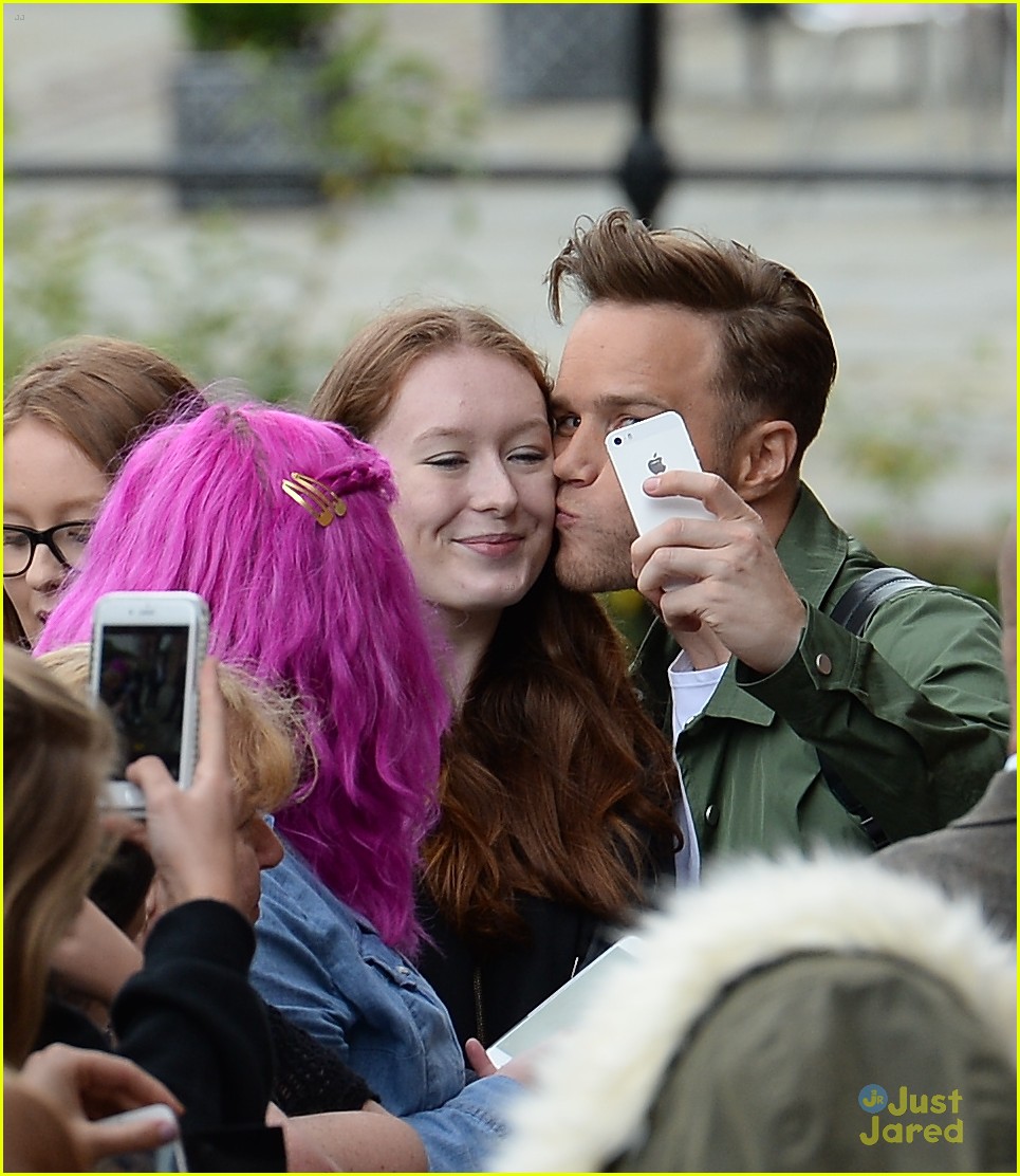 olly murs kissing fans radio tour stop 11