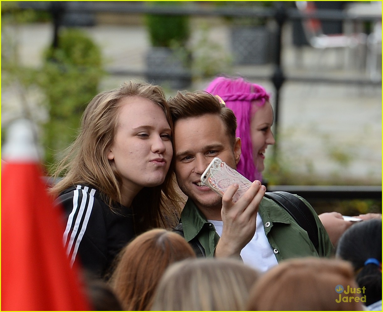 olly murs kissing fans radio tour stop 12