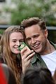 olly murs kissing fans radio tour stop 04