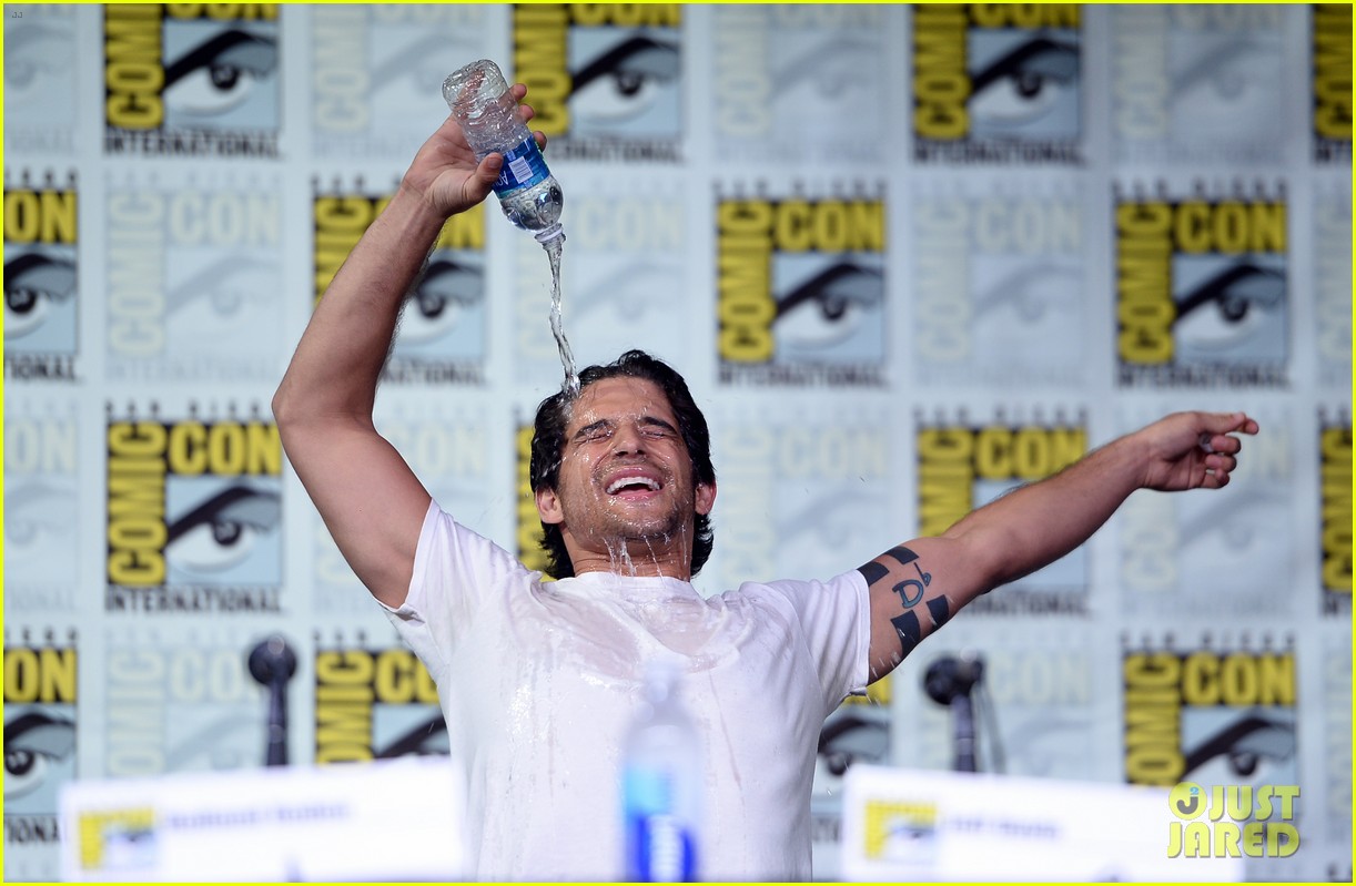 tyler posey does flashdance wet t shirt dance for comic con 01