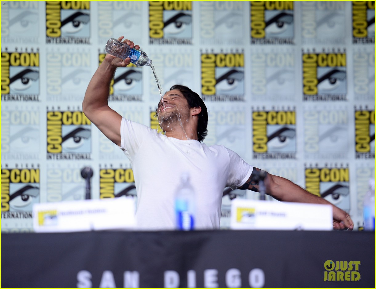 tyler posey does flashdance wet t shirt dance for comic con 03