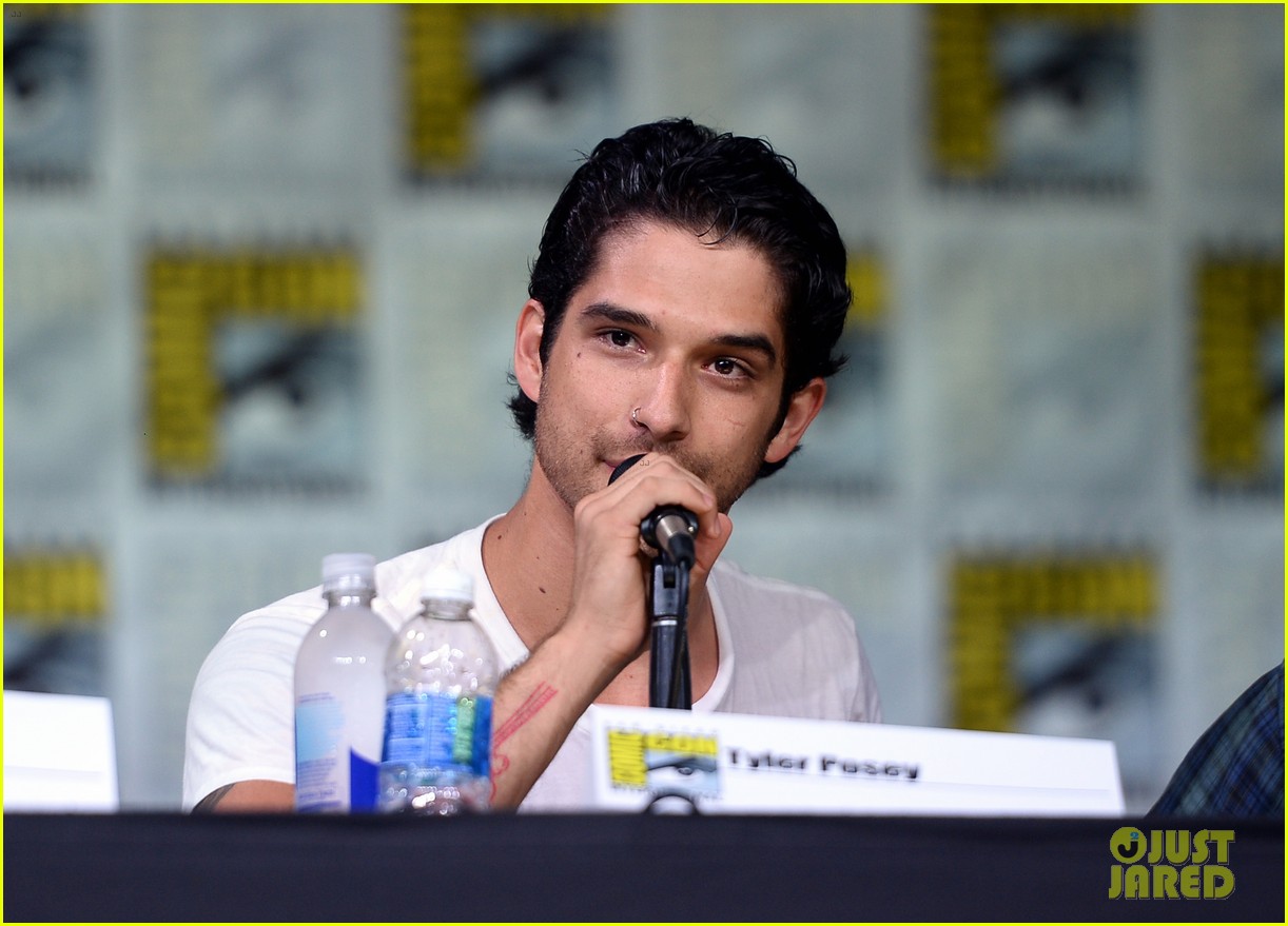 tyler posey does flashdance wet t shirt dance for comic con 12