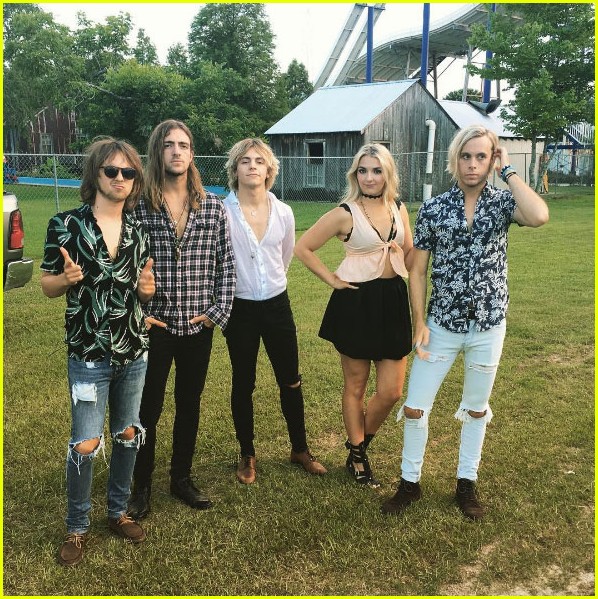 r5 shares pics from baton rouge show 01