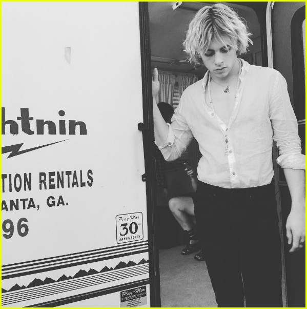 r5 shares pics from baton rouge show 02