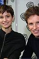eddie redmayne hands out free wants at comic con 2016 08