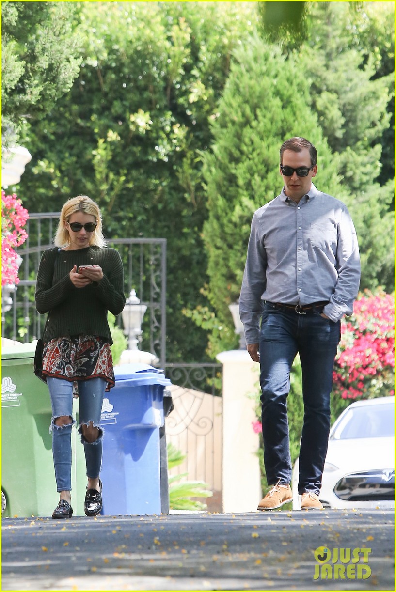 emma roberts goes house hunting in beverly hills01011