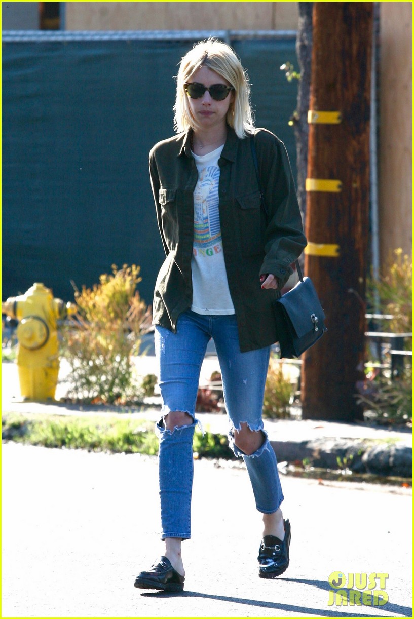 emma roberts steps out after holiday weekend00306
