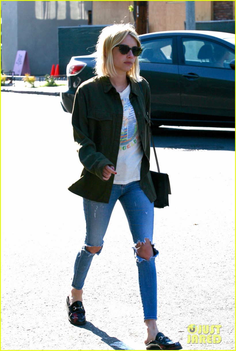 emma roberts steps out after holiday weekend00407