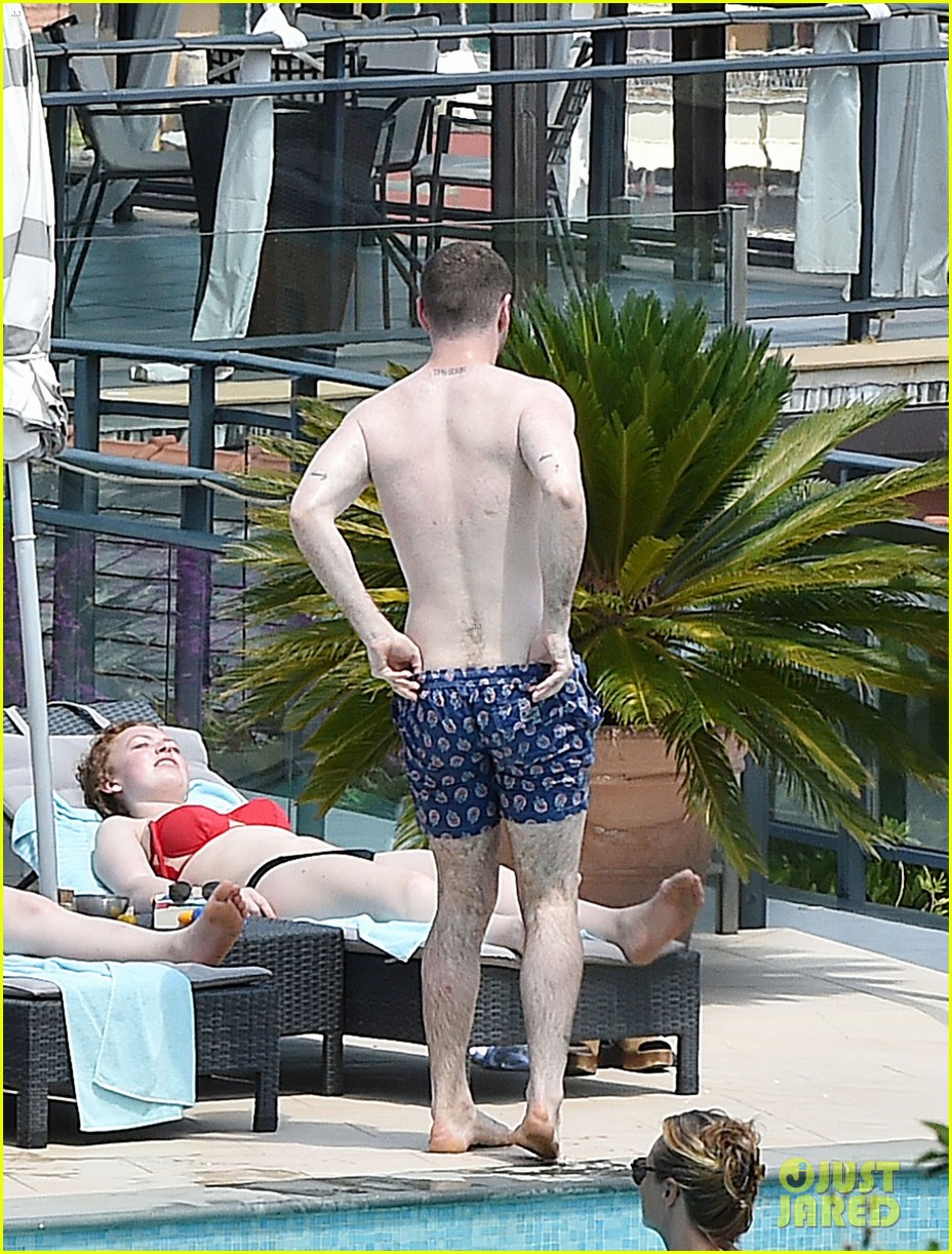 sam smith shows off his slimmed down figure while on vacation02209