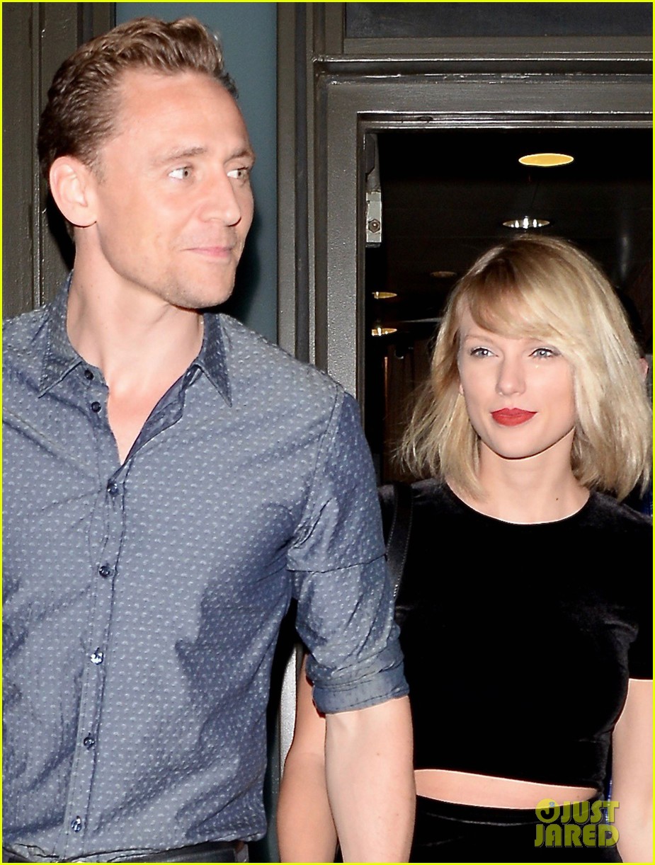 taylor swift tom hiddleston share adorable smiles during date night 08